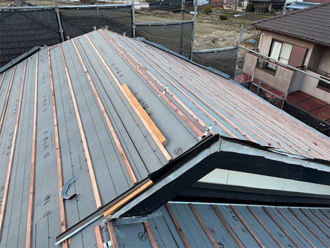 瓦メクリの現場
