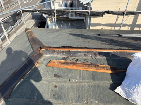 瑞穂市での棟板金取り換え工事