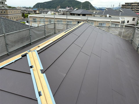 カバー工法での屋根工事